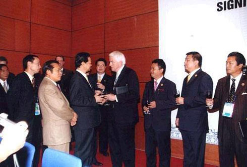 
	
���� 2006��11�� ��Ʈ������ ���� APEC����ȸ�� �� ����Ͻ� ������ ������ �� ȸ��(�����ʿ��� ����°) /�ϳ���=���Ϸ� Ư�Ŀ� 
