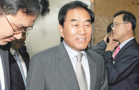 
	4��9 �Ѽ� �й� �� �����꿡 ������ �� ����� �ѳ���� �ǿ��� 15�� ��ȸ ����������� ����, ���� ȸ�Ǹ� ��ģ �� ȸ�ǽ��� ������ �ִ�. /�̴��� ���� leedh@chosun.com
