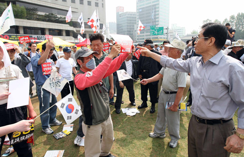 
	�� ���� ���� ��û���忡�� ��������ȣ, FTA�����˱� ���δ�ȸ�� ���� ��� ���δ�ȸ�� ������ ������üȸ���� �кҹ�ȭ���� ������ �ùε��� ���ο��� �ϰ� �ִ�. / ����
