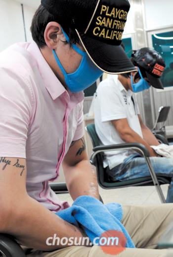 
	�������� ���縦 �ް� �ִ� ��� �����ڵ�. photo �����Ϻ� DB
