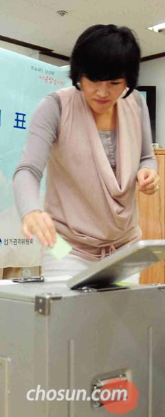 
	21�� �泲 �����û �ΰ��� �繫�ǿ��� �� �������̡������롤�ΰ��롤�����������ա��������� ������������ �γ��� ���� ���Ρ��� ���� ��ǥ�� �ϰ� �ִ�./���� ���� yw-kim@chosun.com
