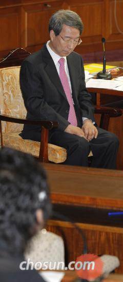 
	������ �����Ѹ� �ĺ��ڰ� 22�� ��ȸ �λ�û��ȸ���� ���������� �⼮�� ���� ��� ö�Ź� ���� ����� ������ �ǿ������� �亯�� ��� �ִ�./ä�¿� ���� rainman@chosun.com
