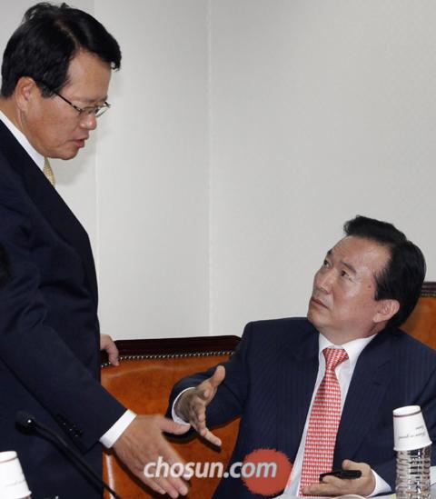 
	25�� ���� ��ȸ ������ �Ѹ��ĺ��� �λ�û�� Ư������ �ѳ���� �Ҽ� ����ȭ ������
�� ���� W �ν�(Bush) �� �����ο� (����)�� ���ִ� ������ �ǿ��� ����ϰ� �ִ�./25�� ���� ��ȸ ������ �Ѹ��ĺ��� �λ�û�� Ư������ �ѳ���� �Ҽ� ����ȭ ������
�� ���� W �ν�(Bush) �� �����ο� (����)�� ���ִ� ������ �ǿ��� ����ϰ� �ִ�./25�� ���� ��ȸ ������ �Ѹ��ĺ��� �λ�û�� Ư������ �ѳ���� �Ҽ� ����ȭ ������
�� ���� W �ν�(Bush) �� �����ο� (����)�� ���ִ� ������ �ǿ��� ����ϰ� �ִ�./ä�¿� ���� rainman@chosun.com
