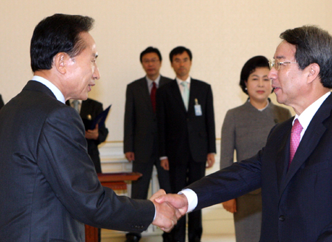 
	�� �ø� ���� 2�� ü��3 �̸��� ���� 2�� ü���� ���� �÷ȴ�. ������ �Ѹ��� �����߰�, ����₩�뵿₩��������� �Ӹ��ƴ�. 2�� ü���� ù������ �� �Ѹ��ǡ������� �۵��� �𵨡�
�߾����� ������ ��������. �̸��� ����ɰ� �� �Ѹ��� �� ������ ���� ���� ���� ��ġ���� �̸��� �򸮰� �ִ�. 29�� �� �Ѹ����� �Ӹ����� �� �� �Ǽ��ϰ� �ִ� �� �����./û�ʹ� �������ڴ�
