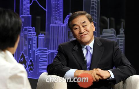 
	����� ������������ 30�� ����Ͻ���(Business&)�ǡ����μ����̺ꡯ�� �⿬�ߴ�. �״� ������ɰ��� ���� ������ �ʾƵ� �ƴ� �����̴�. ������ �ִٰ� �ؼ� �ŷڰ� �پ��� ���̰� �ƴϴ١���� �ߴ�./������ ���� ojc1979@chosun.com
