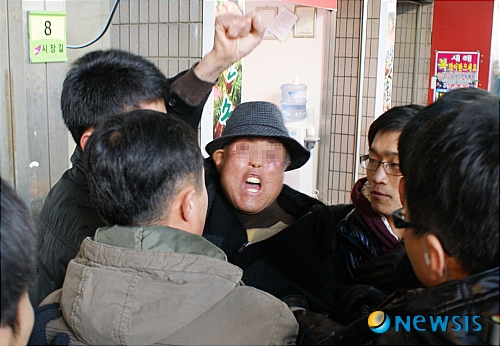 
	
                <������ ������>�� �Ѹ����� �����ϴ� ���ⱺ��
            
