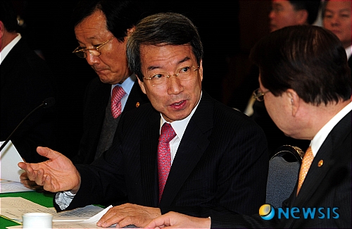 
	
                �������ǿ��� �̾߱� ������ ������ �Ѹ��� ����ȯ ���
            
