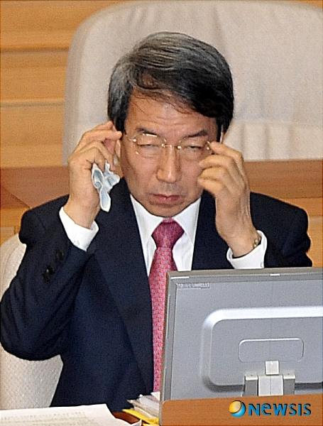 
	
                ������ �Ѹ��� ��ī�ο� ����
            
