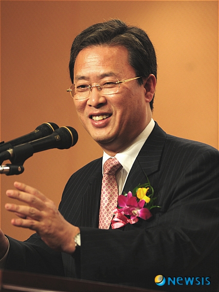 
	
                '���� �Ѱ濬 â�� ���ϵ帳�ϴ�'
            
