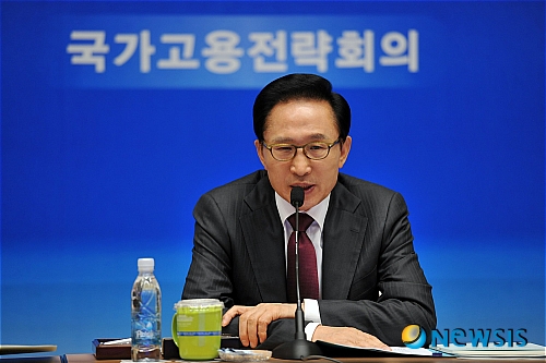 
	
                ���ڸ� ���� �̾߱��ϴ� �̸��� �����
            
