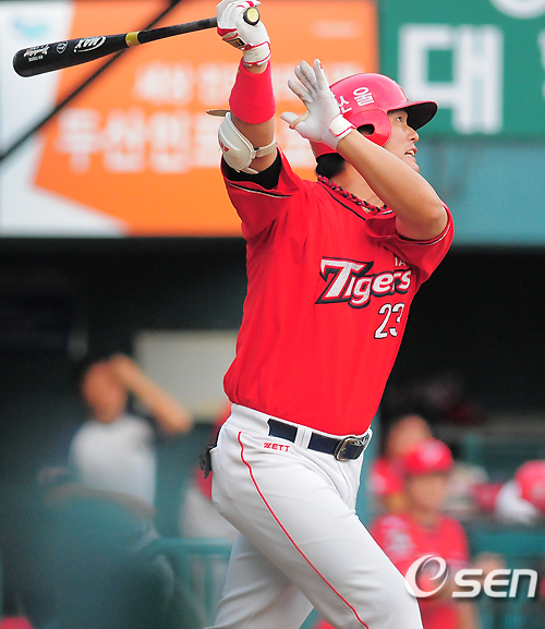 
	[����]����,'�̰� �Ѿ��'
