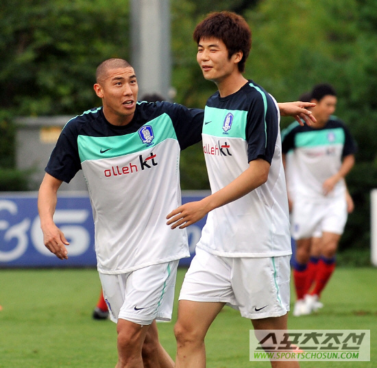 
	[ȭ��] �ֿ� "�Բ� ��ϴ� ���ƿ�~"
