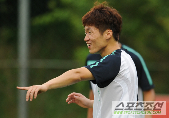 
	[ȭ��] �ֿ� "�Բ� ��ϴ� ���ƿ�~"
