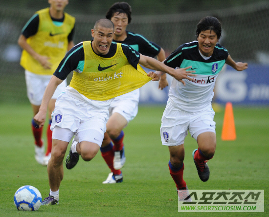 
	[ȭ��] �ֿ� "�Բ� ��ϴ� ���ƿ�~"
