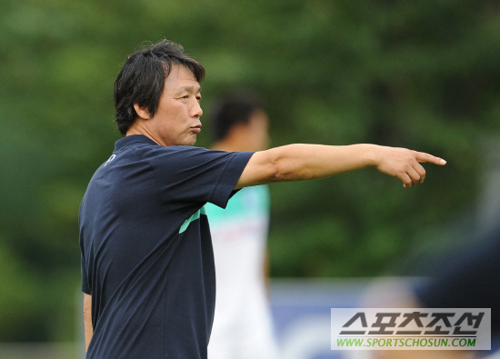 
	[ȭ��] �ֿ� "�Բ� ��ϴ� ���ƿ�~"
