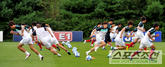 
	[ȭ��] �ֿ� "�Բ� ��ϴ� ���ƿ�~"
