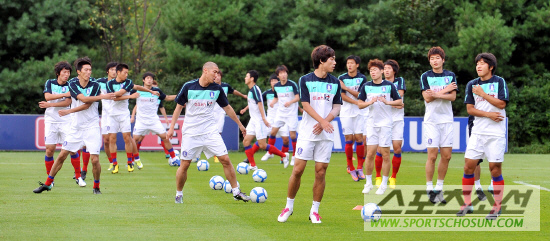 
	[ȭ��] �ֿ� "�Բ� ��ϴ� ���ƿ�~"
