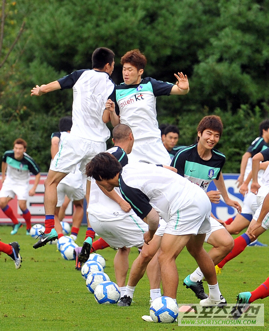 
	[ȭ��] �ֿ� "�Բ� ��ϴ� ���ƿ�~"
