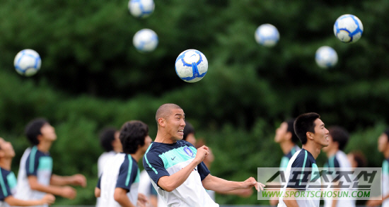 
	[ȭ��] �ֿ� "�Բ� ��ϴ� ���ƿ�~"
