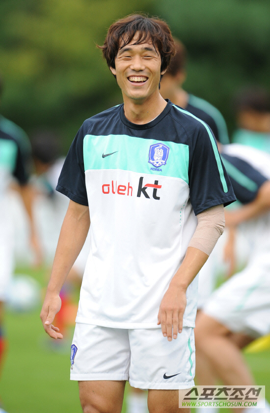 
	[ȭ��] �ֿ� "�Բ� ��ϴ� ���ƿ�~"
