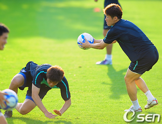 
	[����]�⼺��,'�ٴڿ� ����� ������!'
