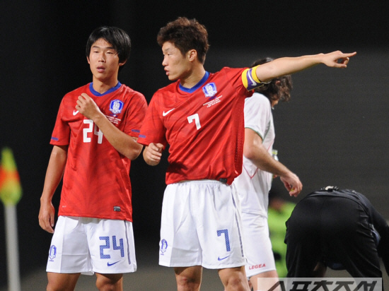 
	 �� ����������?2010.09.07
������ȣ�� 2011 �ƽþ��� ����� ���� �ݵ�� �Ѿ���� '�ߵ���'������ ���ǰ����� �̶����� ������ 7�� ��Ͽ����Ű���忡�� ���ȴ�. �ѱ� ������(������)�� ������������ ���� ���ø� �ϰ� �ִ�.
���=���� ���� kyungmin@sportschosun.com
