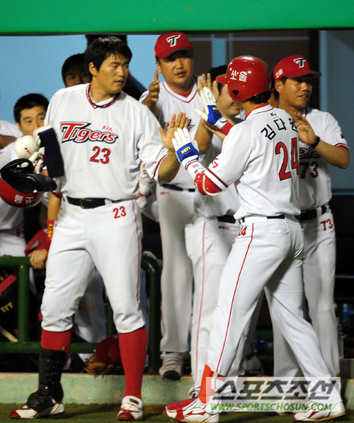 
	[����] KIA ��ٿ�, ���� ù Ȩ���� �׶��� Ȩ��
