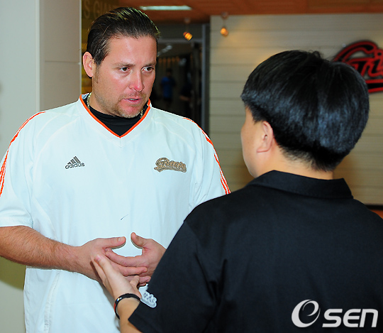 
	[����]�����þ�,'���� ���ǽǿ� ���� �ȵǳ���?'
