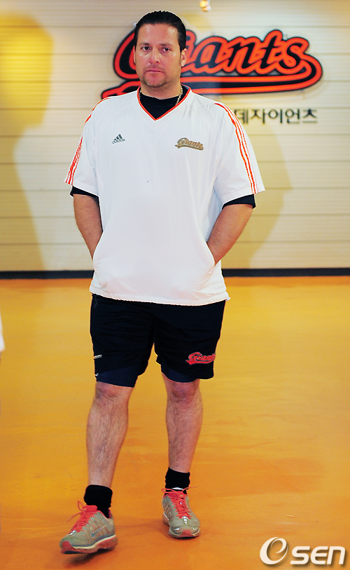 
	[����]�����þ�,'���ǽ� �տ��� ��ο� ǥ������'
