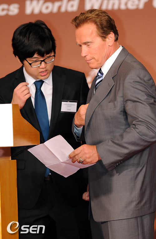 
	[����]�Ƴ�� ������,'��¦ ���ο�û���� �����ְ�'
