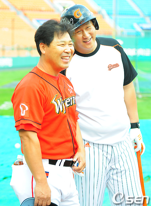 
	[����]�̴�ȣ-�̸���,'�̼ҵ� �����?'
