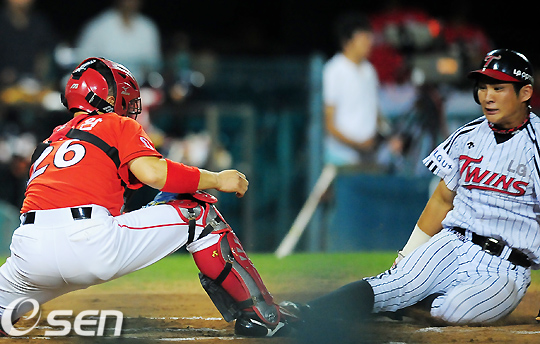 
	[����]�ڰ��,'�̹� ��ٸ��� �־���!'
