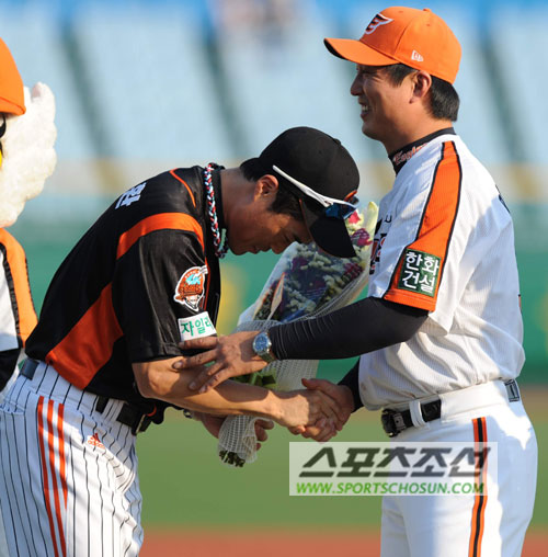 
	[����] �Ե� ����ȯ '������ ���� �ϼ̽��ϴ�'
