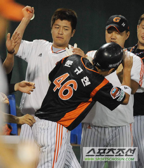 
	[����] �Ե� ����ȣ '������ �ʵ� �¾� ����'
