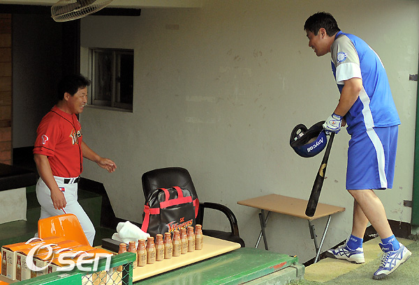 
	[����]�̸���, '�츮 ������ ���� �����ϴ±���'
