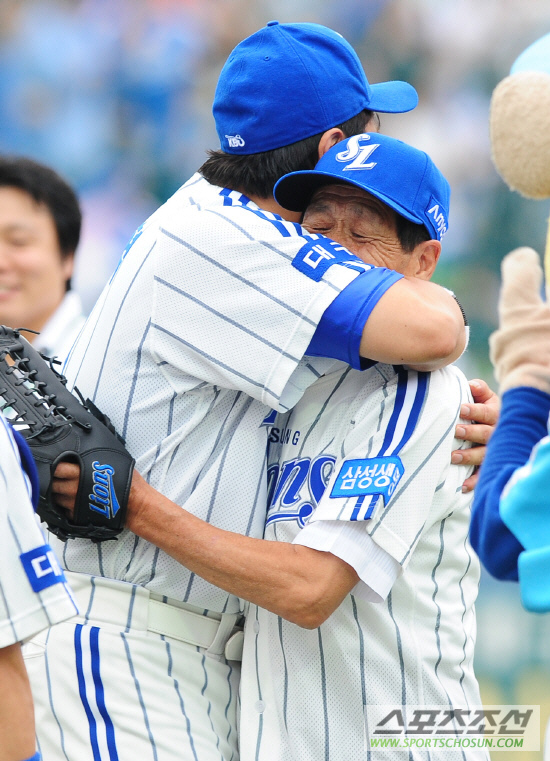 
	[����] �����ϴ� ���, "�ƹ��� �����մϴ�"
