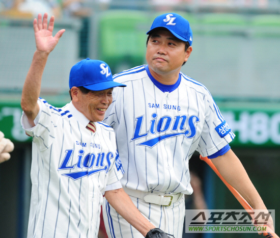 
	[����] �����ϴ� ���, "�ƹ��� �����մϴ�"
