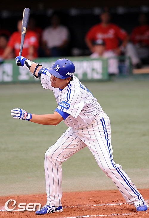 
	[����]������ ������,'ù Ÿ���� �����ƿ�!'
