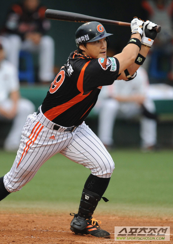 
	[����] ȫ���� '���� �� ù��Ÿ'
