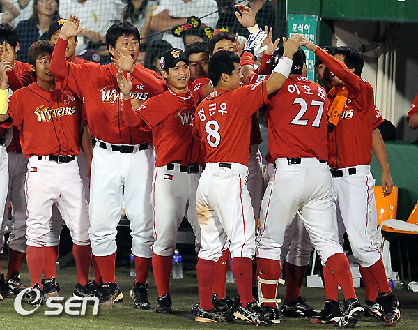 
	[����]��ȣ��,'�������� ���ܱ�Ÿ(?)'
