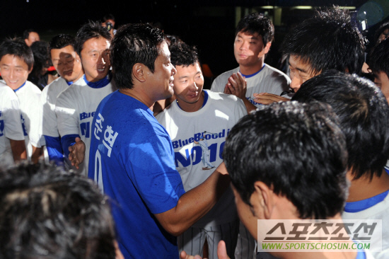 
	[����] "���, ��Ű� �Բ��ؼ� �ູ�߽��ϴ�"
