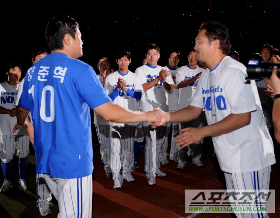 
	[����] "���, ��Ű� �Բ��ؼ� �ູ�߽��ϴ�"
