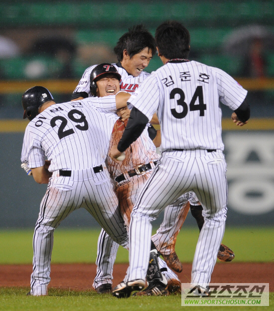 
	[����] ������ Ȩ�� ģ LG �̺��� '�ϰ� �츱 ��Ⱦ�'
