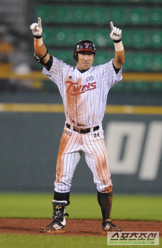 
	[����] ������ Ȩ�� ģ LG �̺��� '�ϰ� �츱 ��Ⱦ�'
