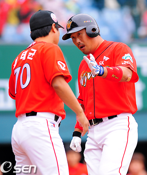 
	[����]��ȣ��, '�ַ����� ���󰣴�'
