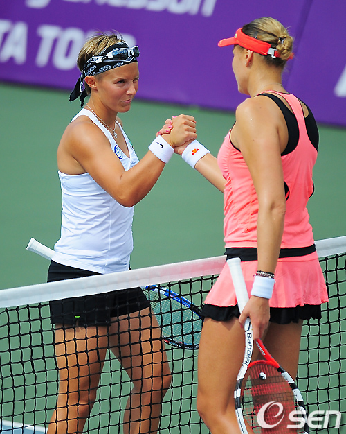 
	[����]�ø���,'��Ʈ�ιٿ��� �¸� ���� ��ũ!'
