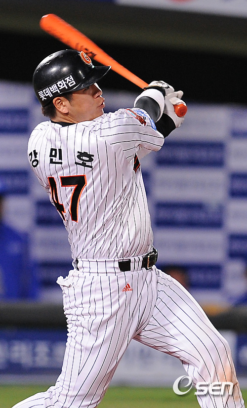 
	[����]����ȣ,'�߰� 1Ÿ�� ������ Ȩ��� �¸� ����'
