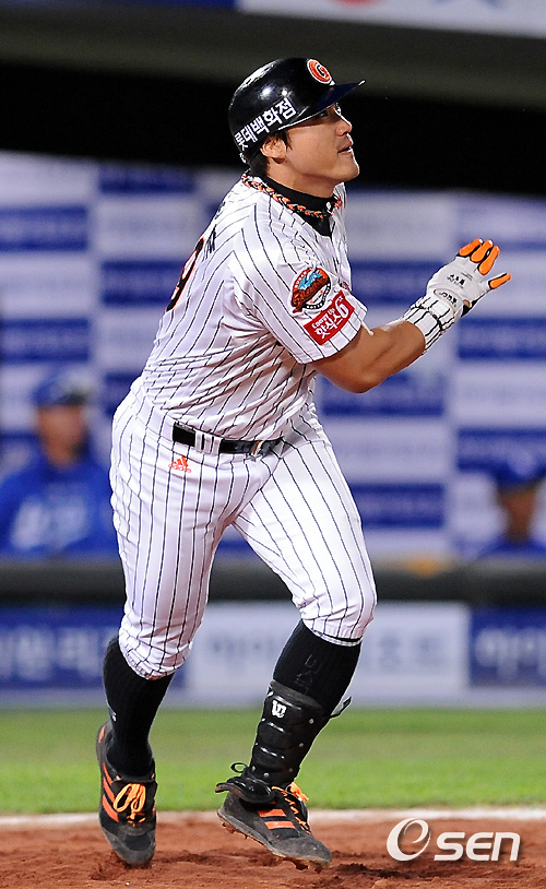 
	[����]ȫ����,'1Ÿ�� ����Ÿ ���� �޾Ƴ���'
