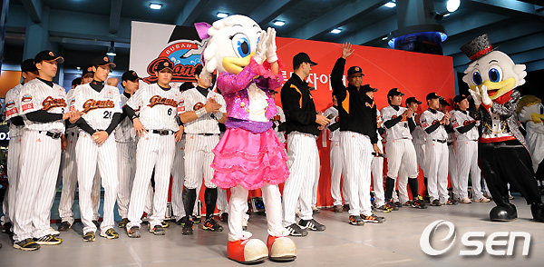 
	[����]�Ե�,'��� ���� �޷����ڽ��ϴ�'
