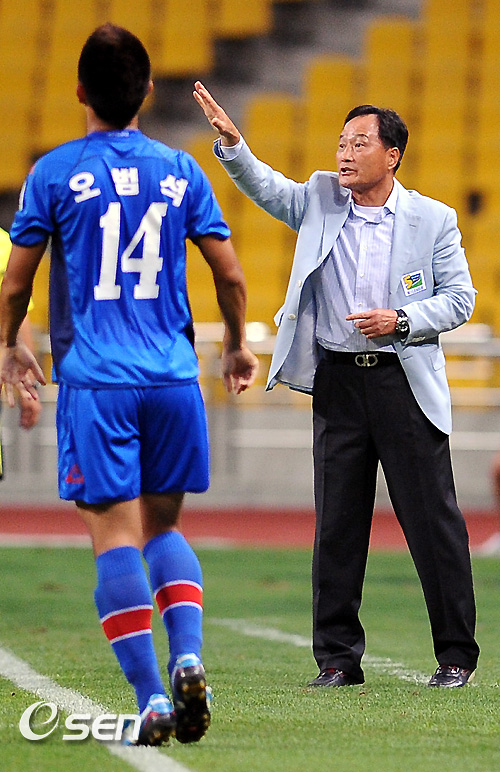 
	[����]��ȣ��,'���� ħ���ϰ� ������'
